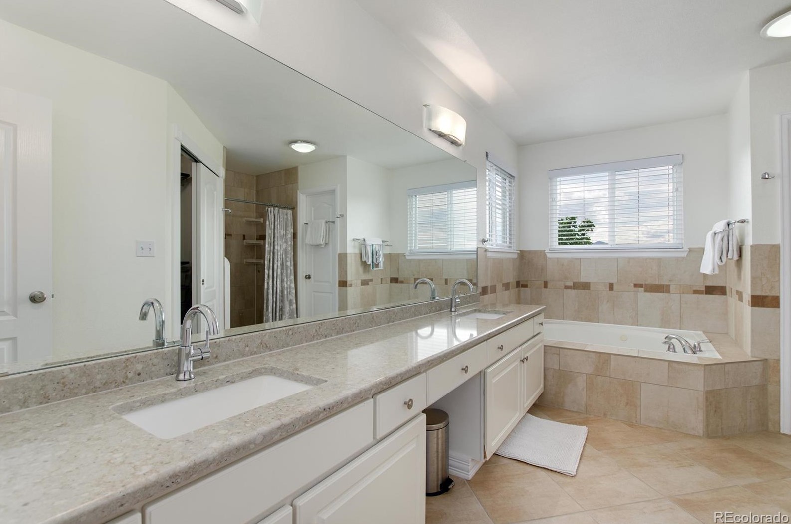 10054 Silver Maple Cir, Littleton CO 80129-5421 exterior