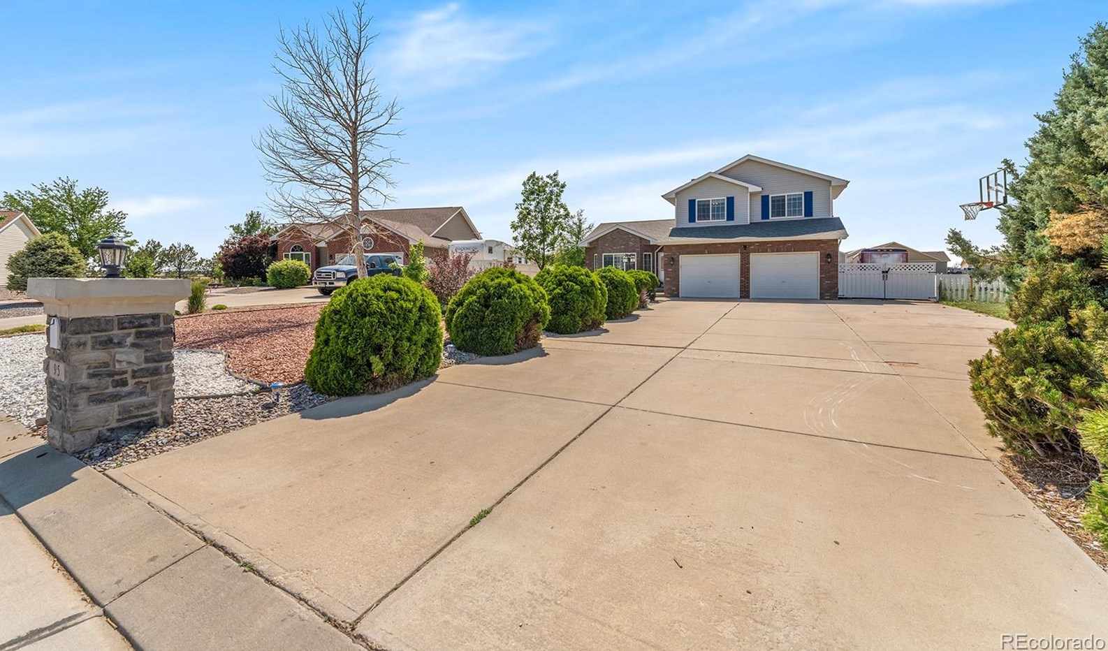95 View Ridge Ct, Bennett, CO 80102-8824