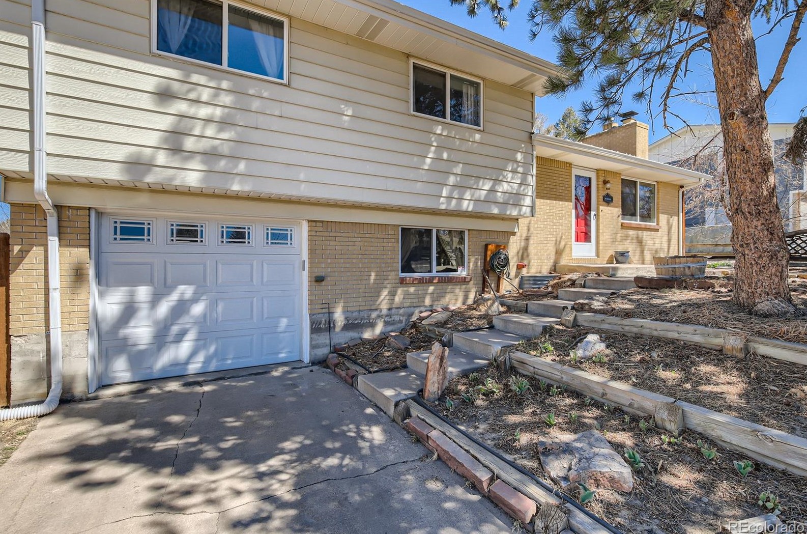 209 Ash Ave, Castle Rock, CO 80104-2205