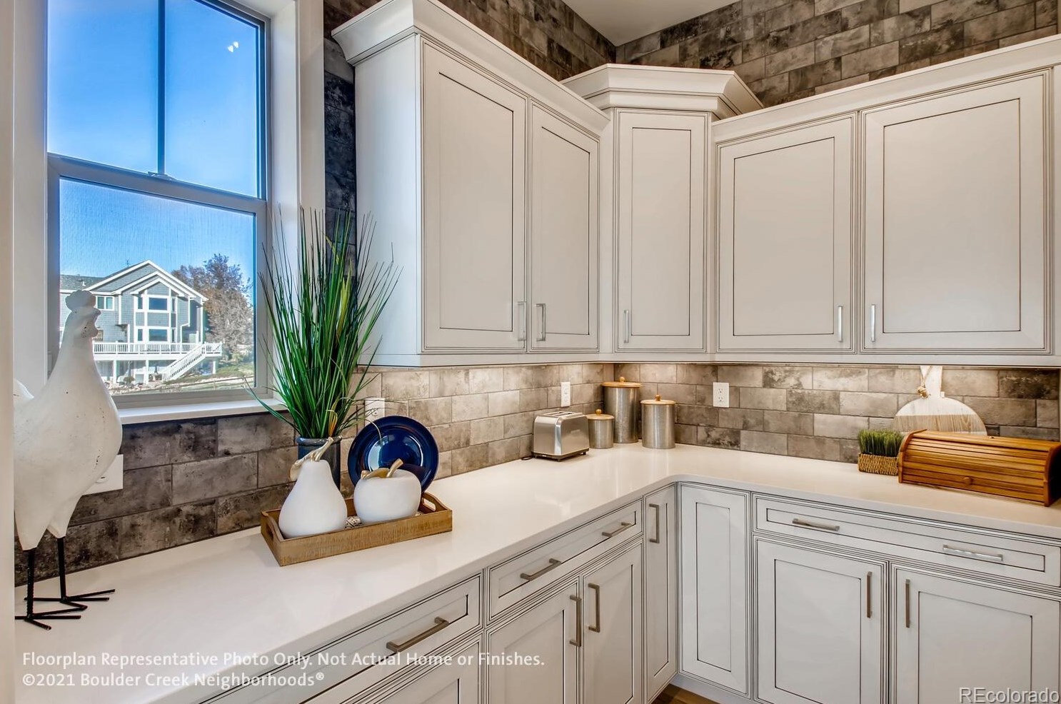 10352 Cooper Dr, Littleton CO 80127-4863 exterior