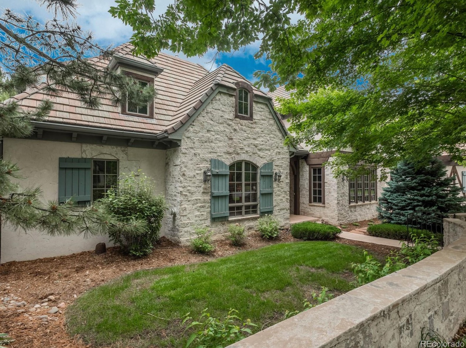 7 Foxtail Cir, Englewood, CO 80113