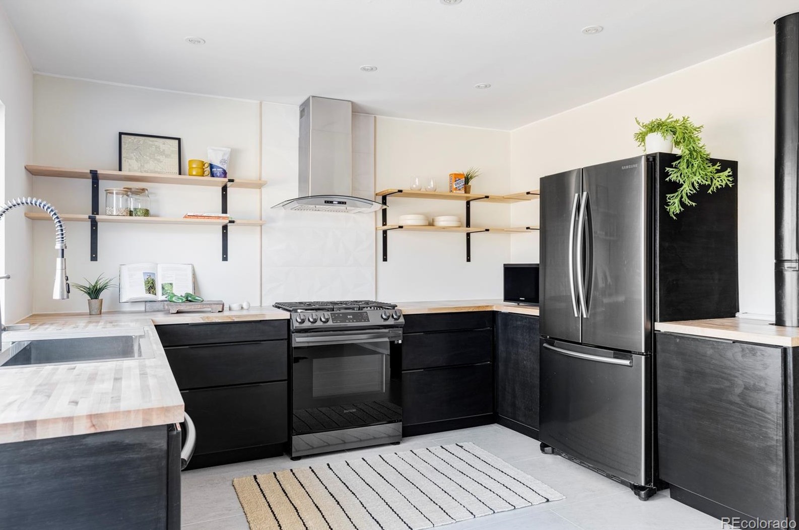 8174 Field Cir, Arvada CO  80005-2440 exterior