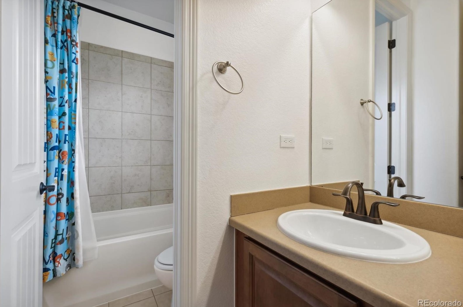 10718 Manorstone Dr, Littleton CO  80126-5718 exterior