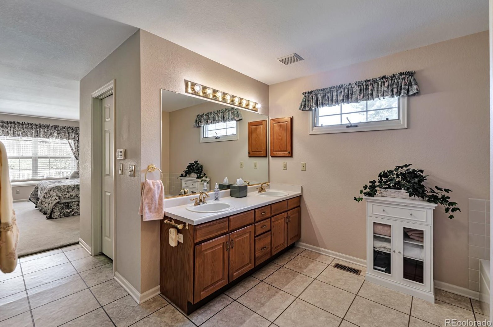 8841 Greenwich St, Littleton CO 80130-5212 exterior