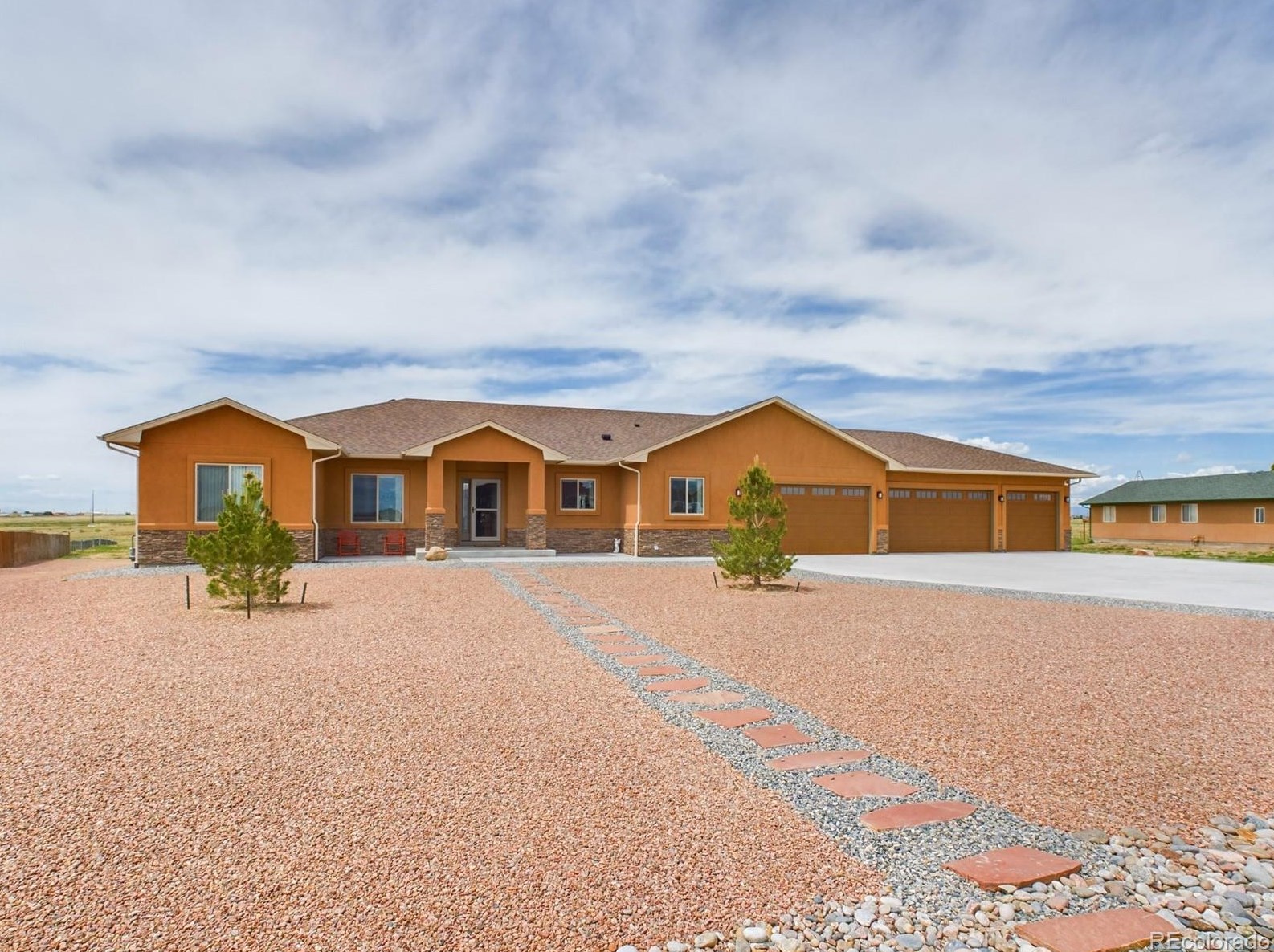 1046 Sequoya Dr, Pueblo, CO 81007-1118