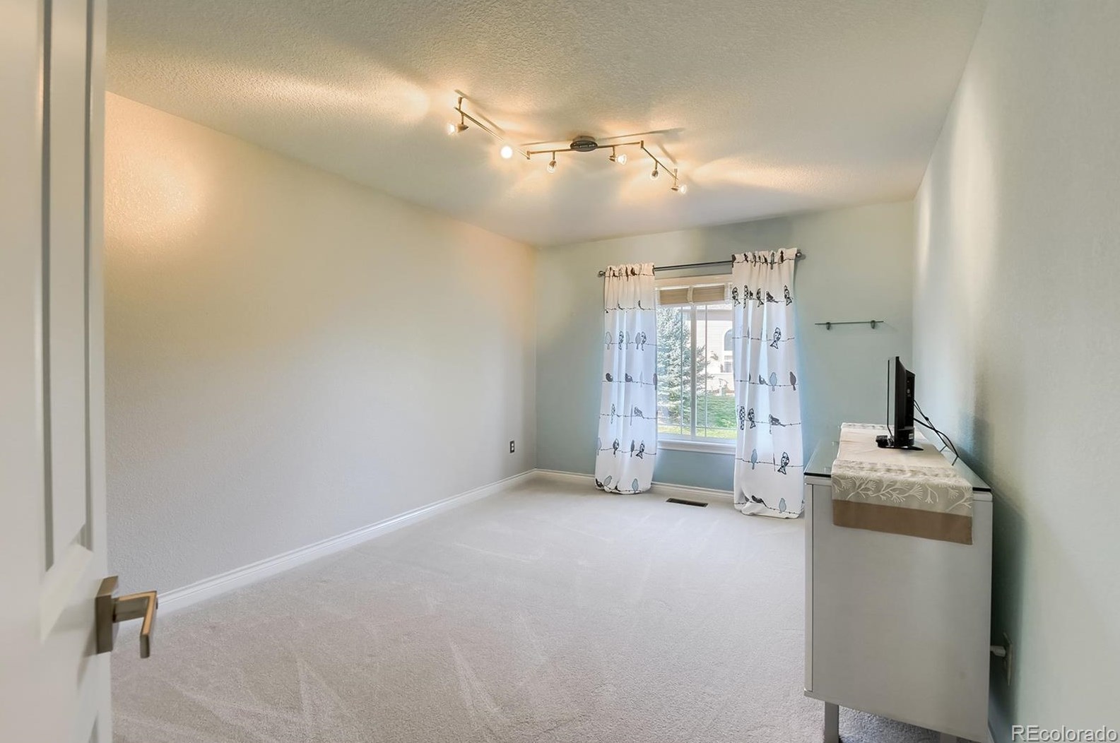 4333 Queen Ct, Littleton CO 80127-3302 exterior