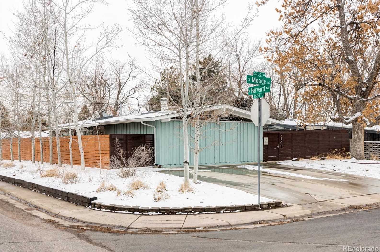 2500 Meade St, Denver, CO 80211-4438