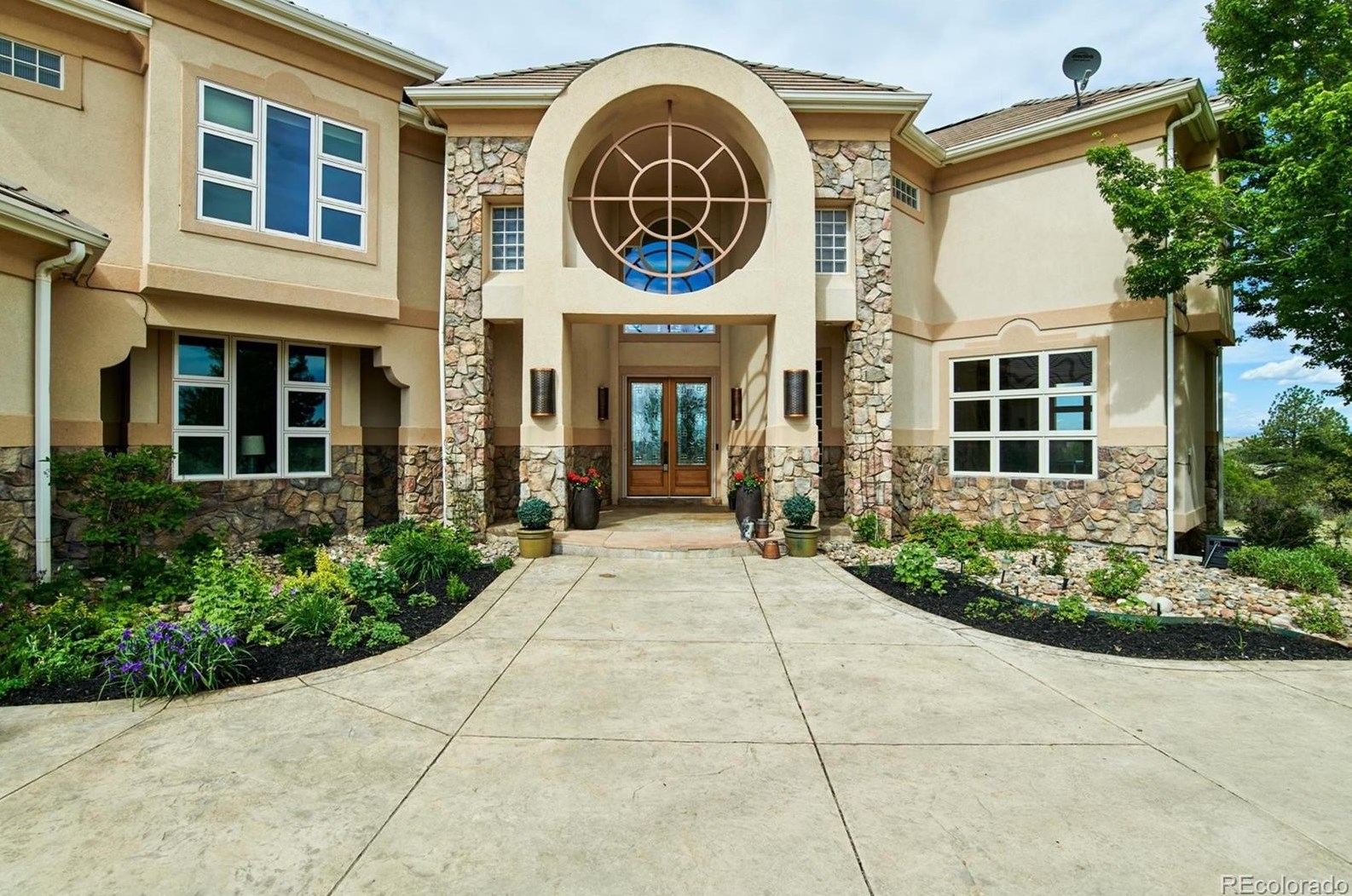 1275 Castle Pointe Dr, Castle Rock, CO 80104-3258