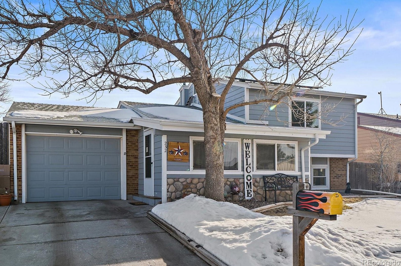 232 Harrison Dr, Bennett, CO 80102-7884