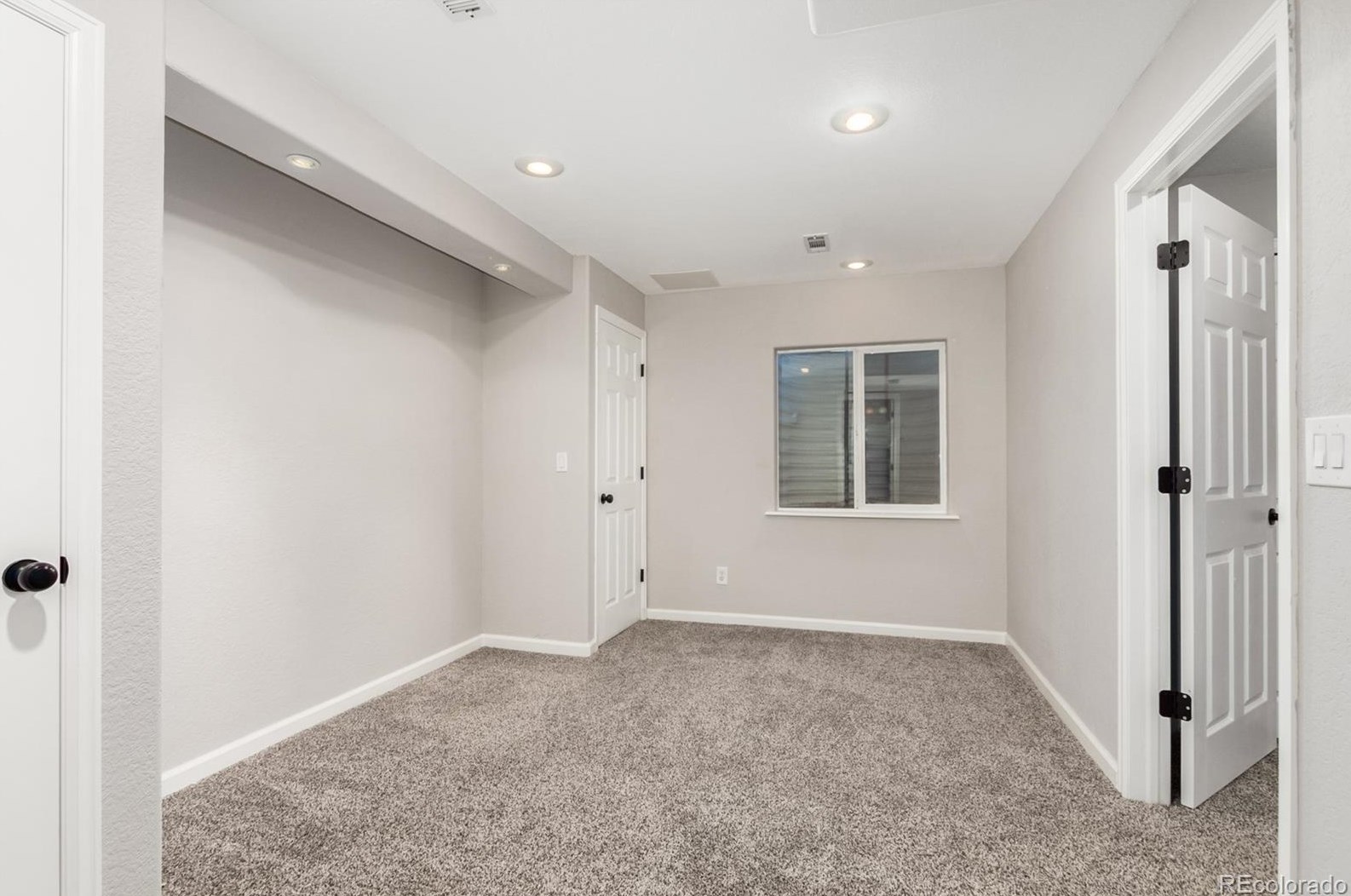 19 Peabody St, Castle Rock CO  80104-8812 exterior