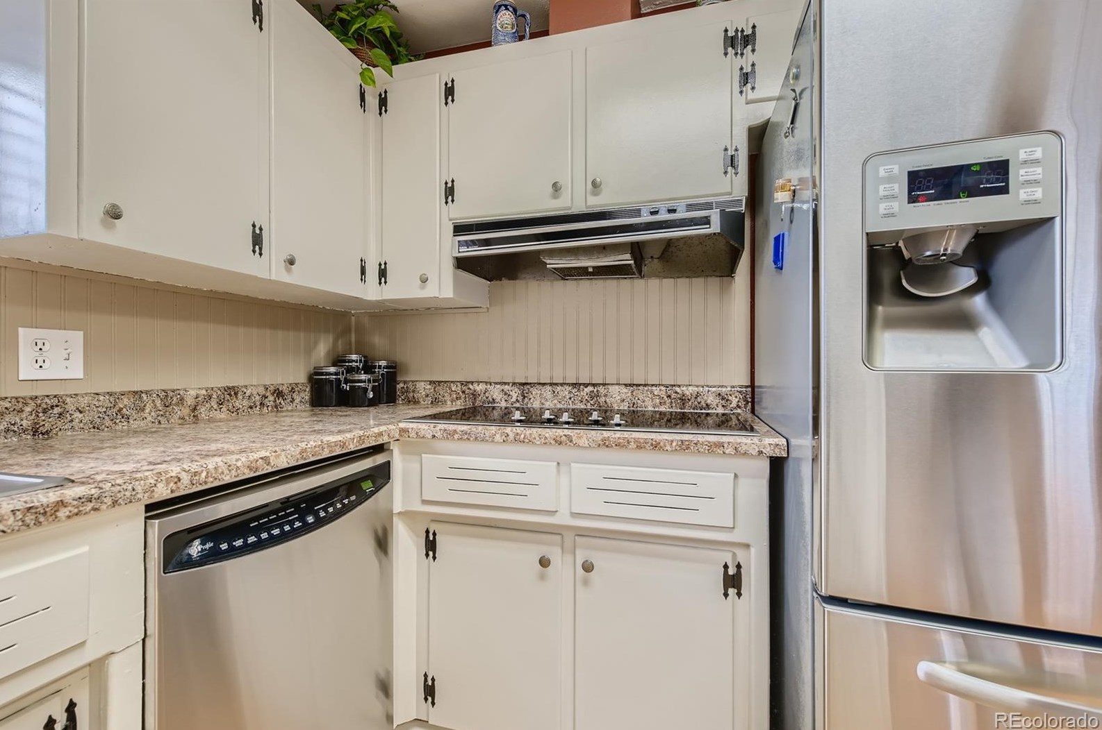 2858 Peakview Cir, Littleton CO 80121-3252 exterior