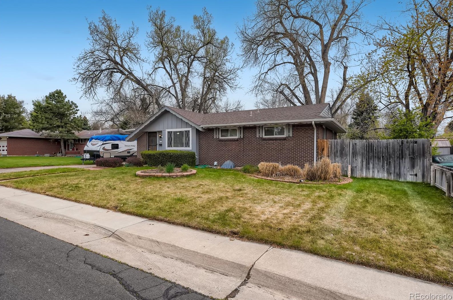 2858 Peakview Cir, Littleton CO 80121-3252 exterior