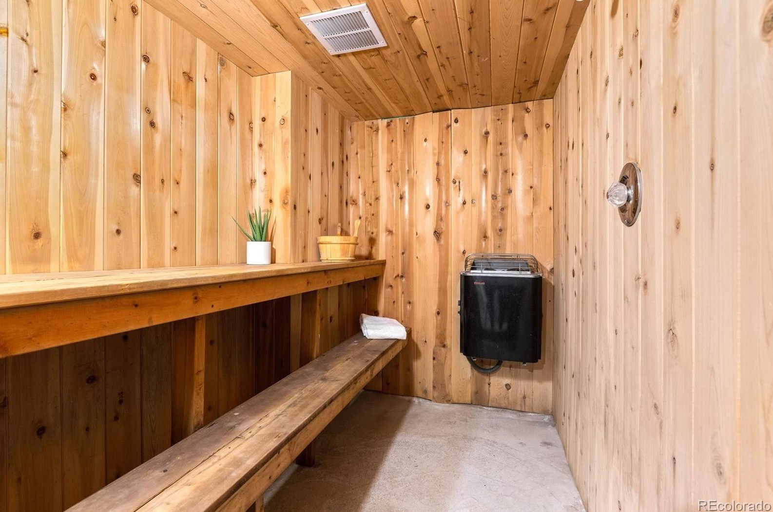 8858 Quarto Ave, Littleton CO 80128-4269 exterior