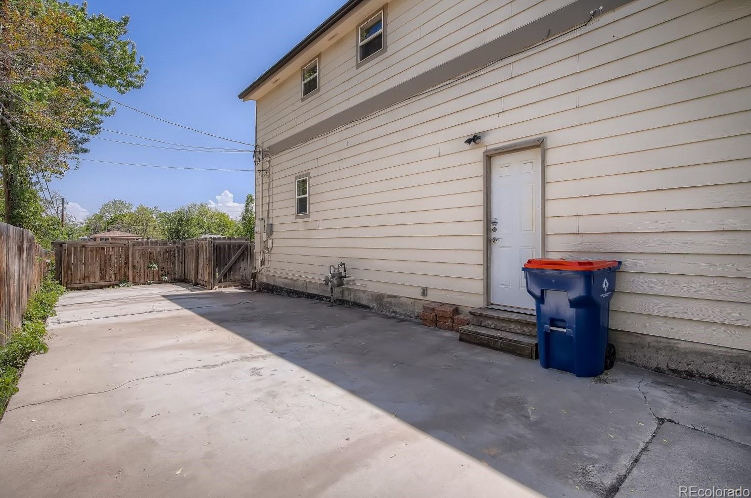 6094 Otis St, Arvada CO  80003-4940 exterior