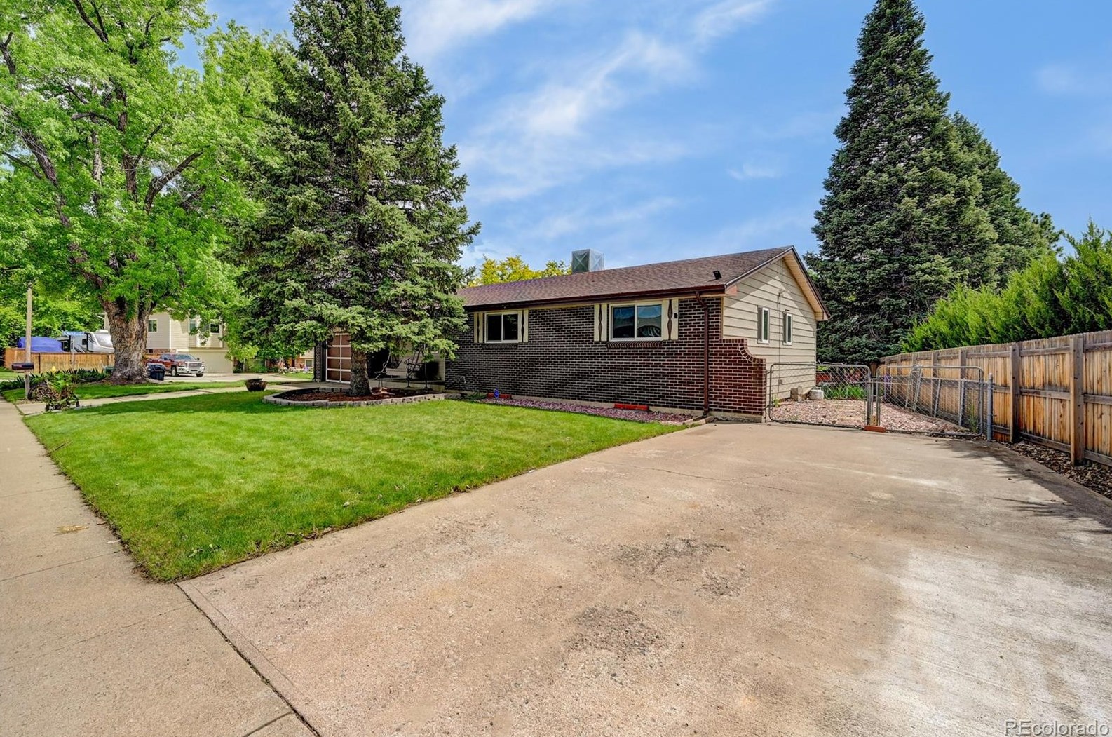 12466 67th Ave, Arvada, CO 80004-2201