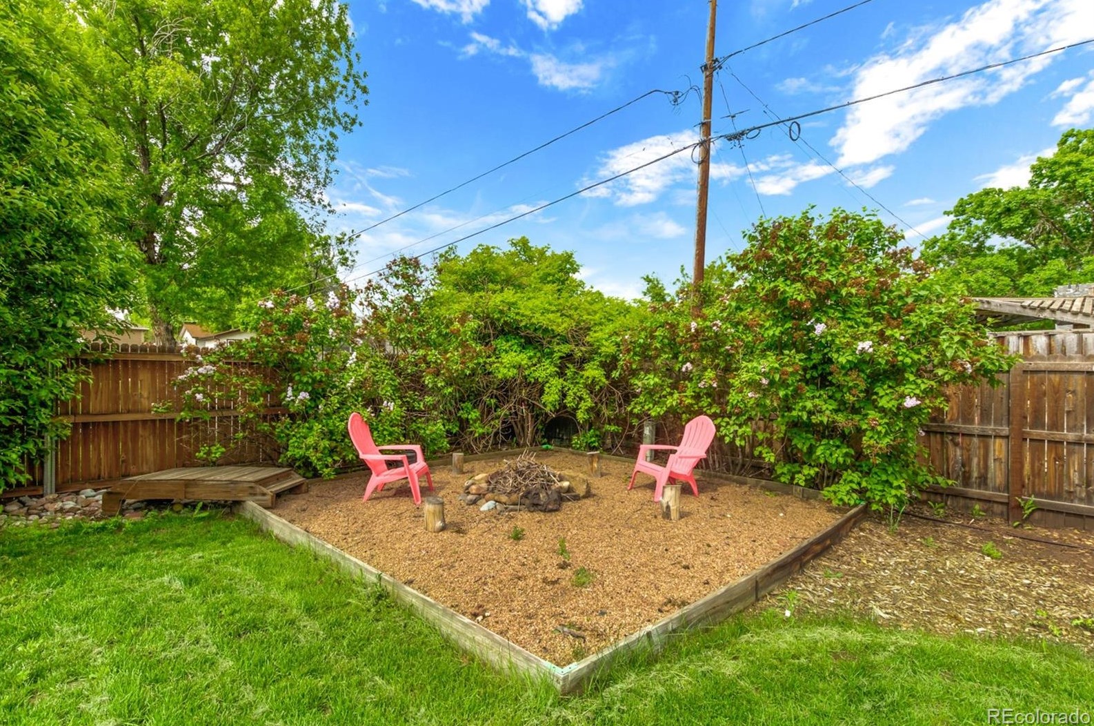 8602 Balsam St, Littleton CO 80128-6112 exterior