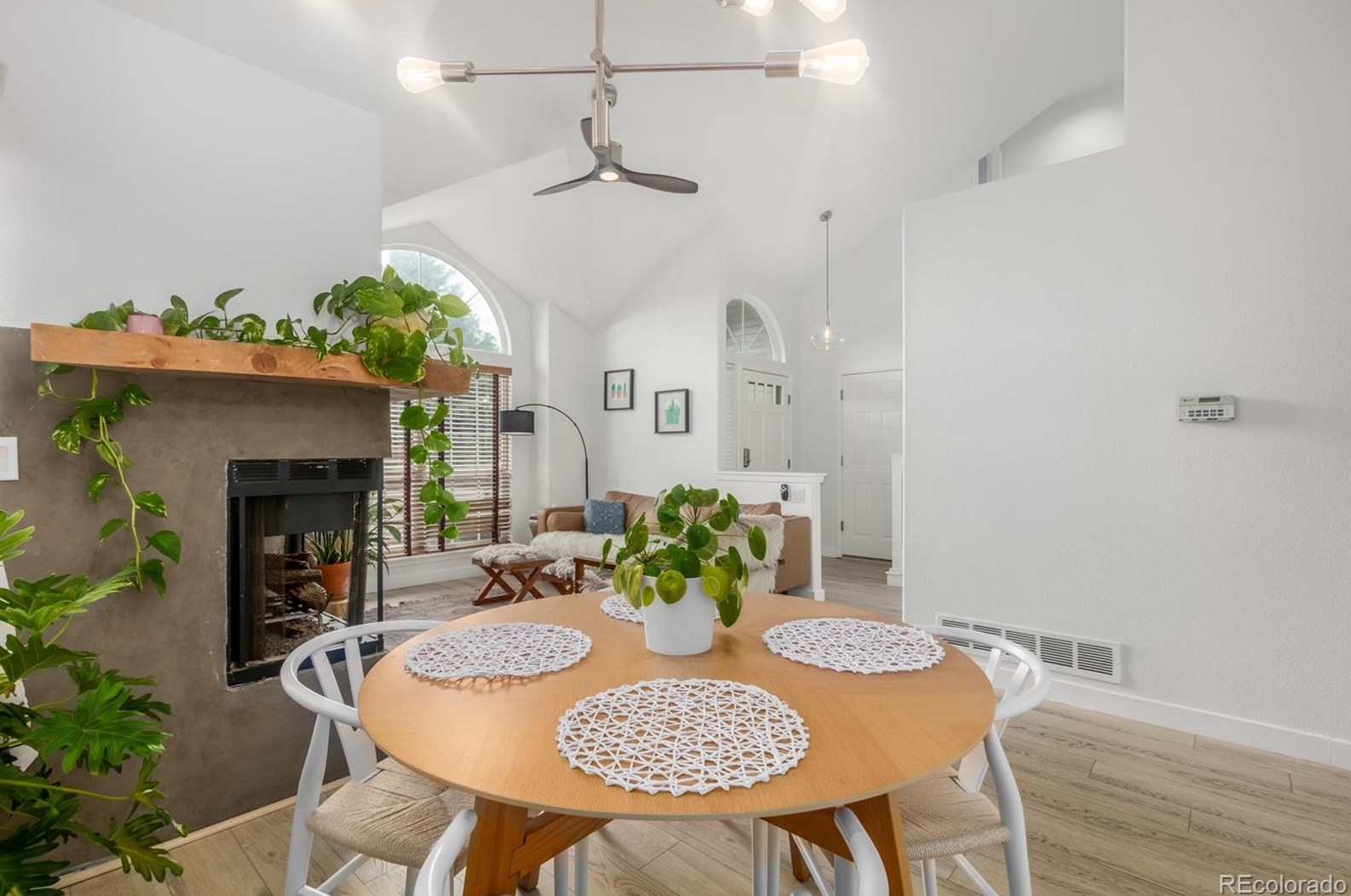 8602 Balsam St, Littleton CO 80128-6112 exterior