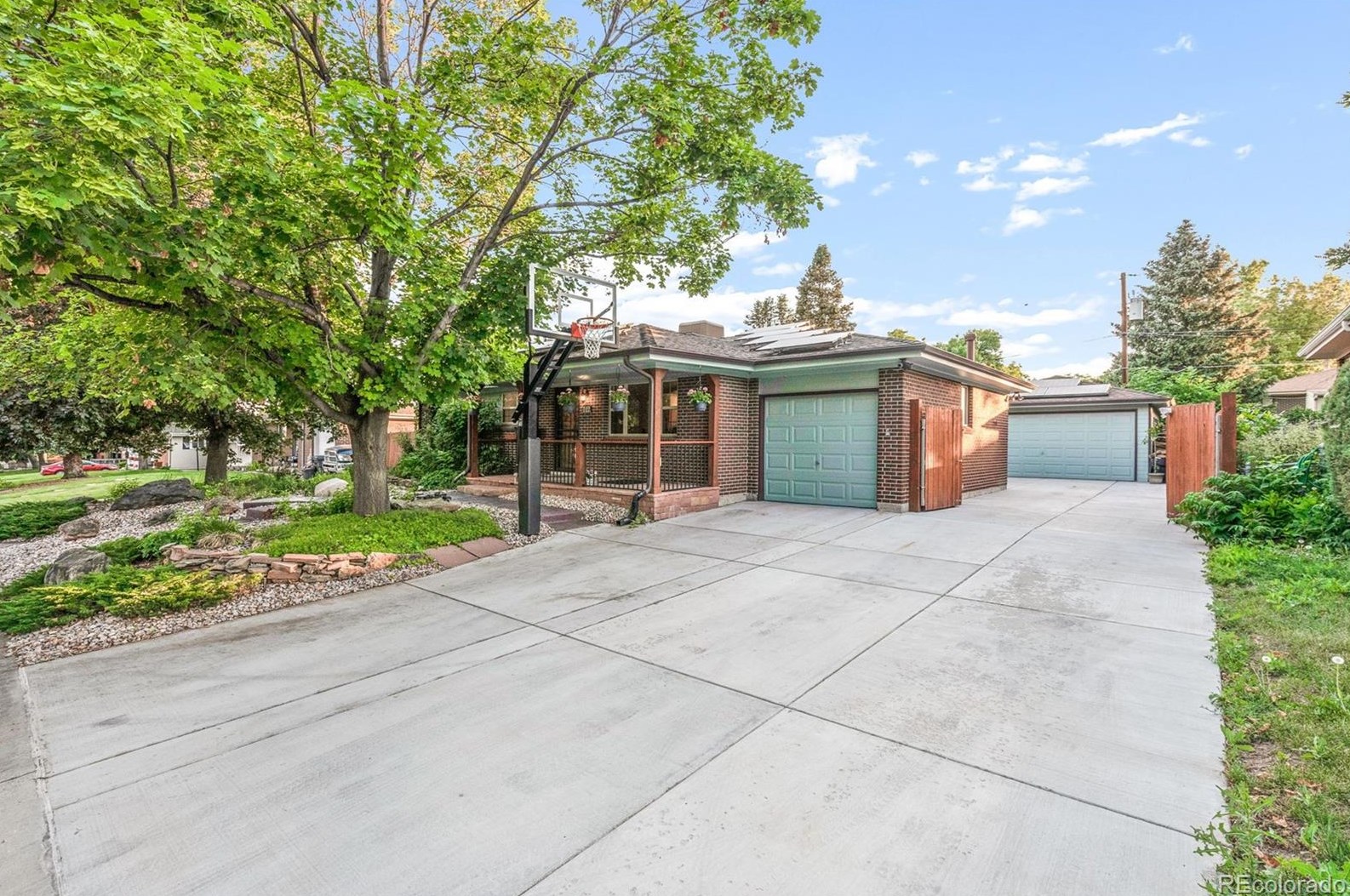 6049 Vivian St, Arvada, CO 80004-4130