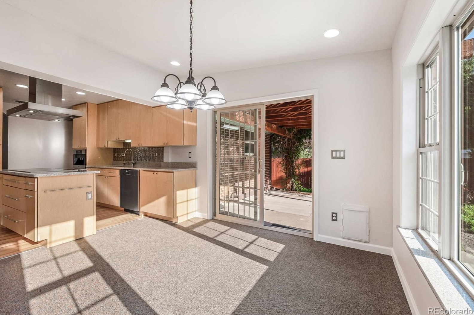 6049 Vivian St, Arvada CO  80004-4130 exterior