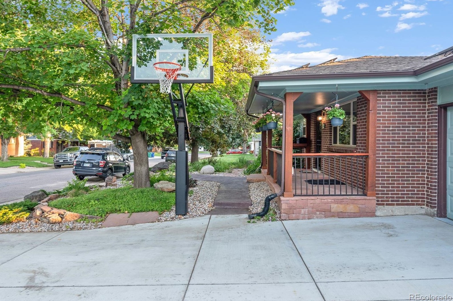 6049 Vivian St, Arvada CO  80004-4130 exterior