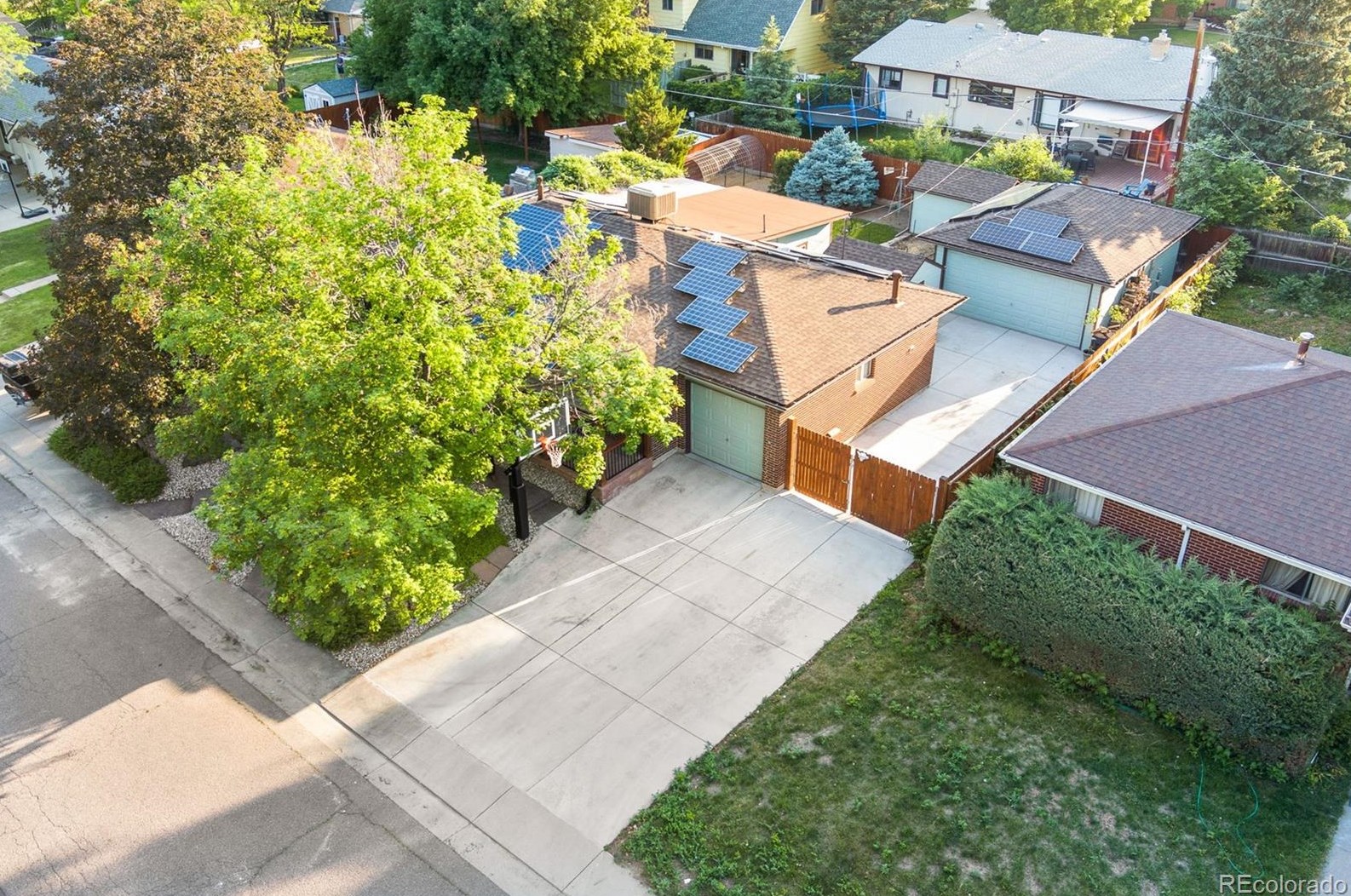 6049 Vivian St, Arvada CO  80004-4130 exterior