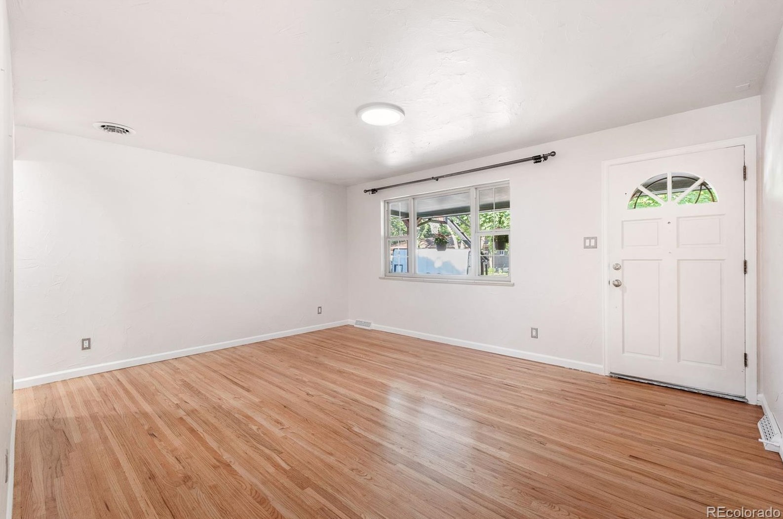 6049 Vivian St, Arvada CO  80004-4130 exterior