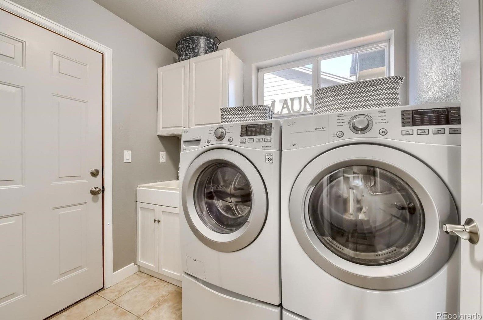 8842 Carr Way, Littleton CO 80127-8589 exterior