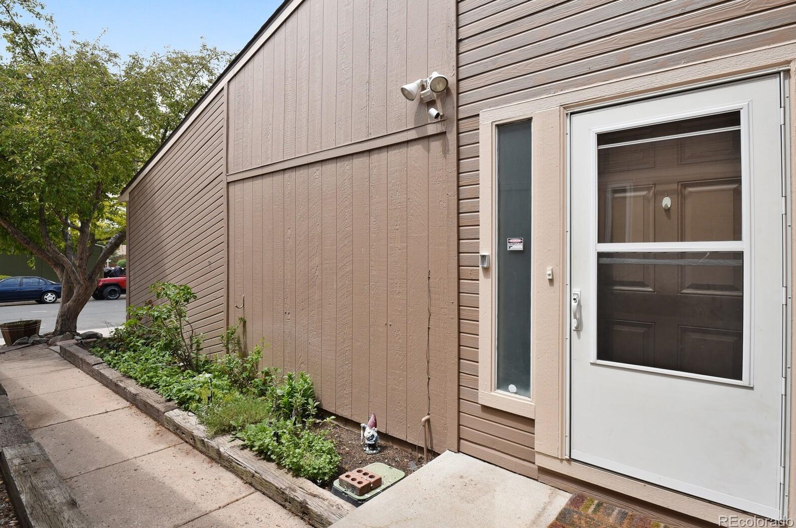 2831 Davies Dr, Littleton, CO 80120-2933