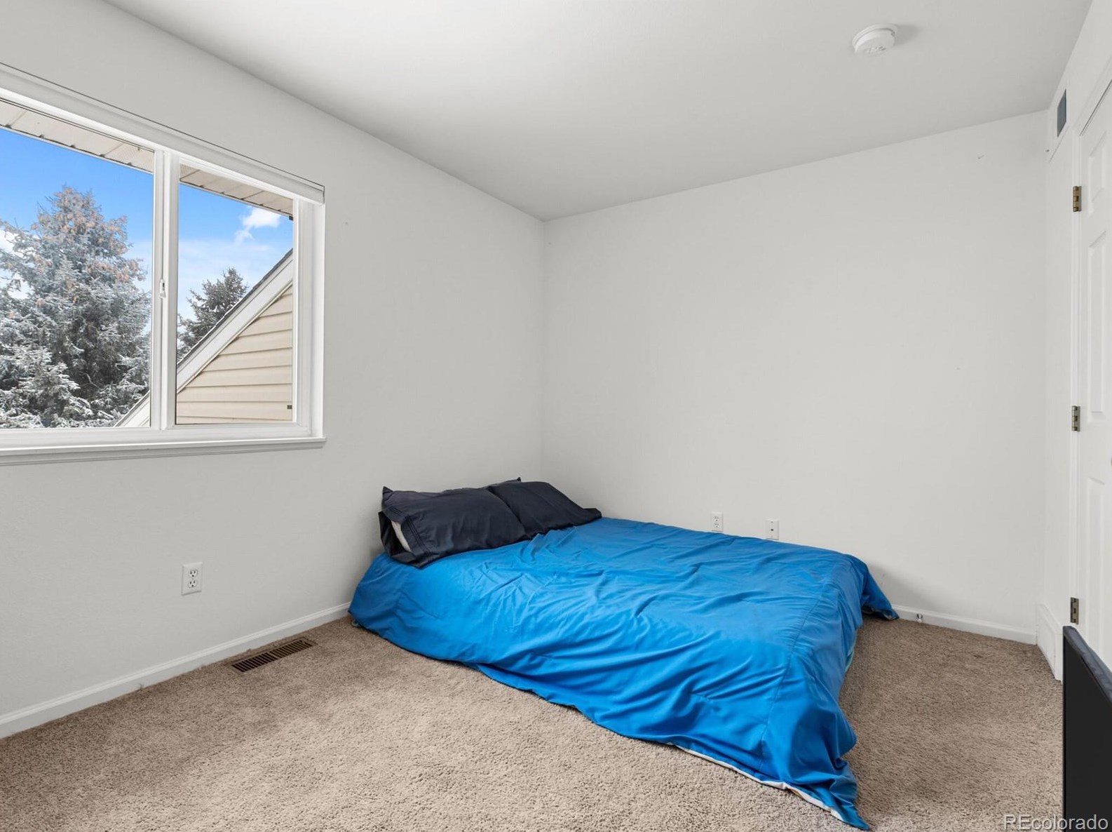 2162 Meadow Ct, Longmont CO  80501-1523 exterior