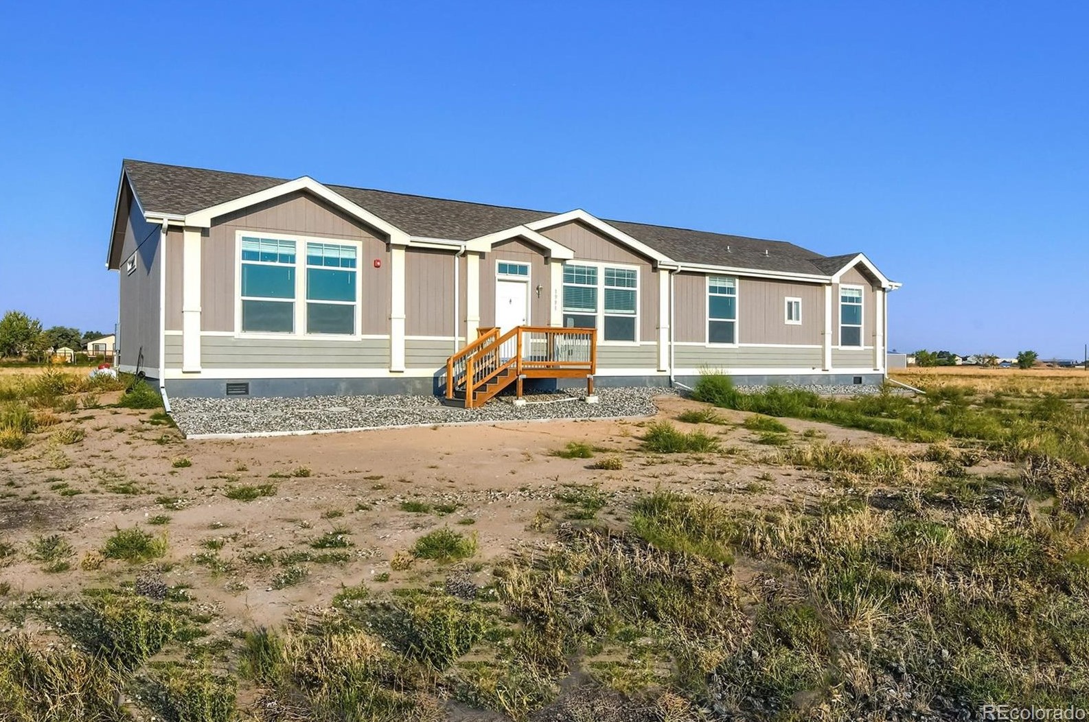 1991 Comanche Cir, Strasburg, CO 80136-8101