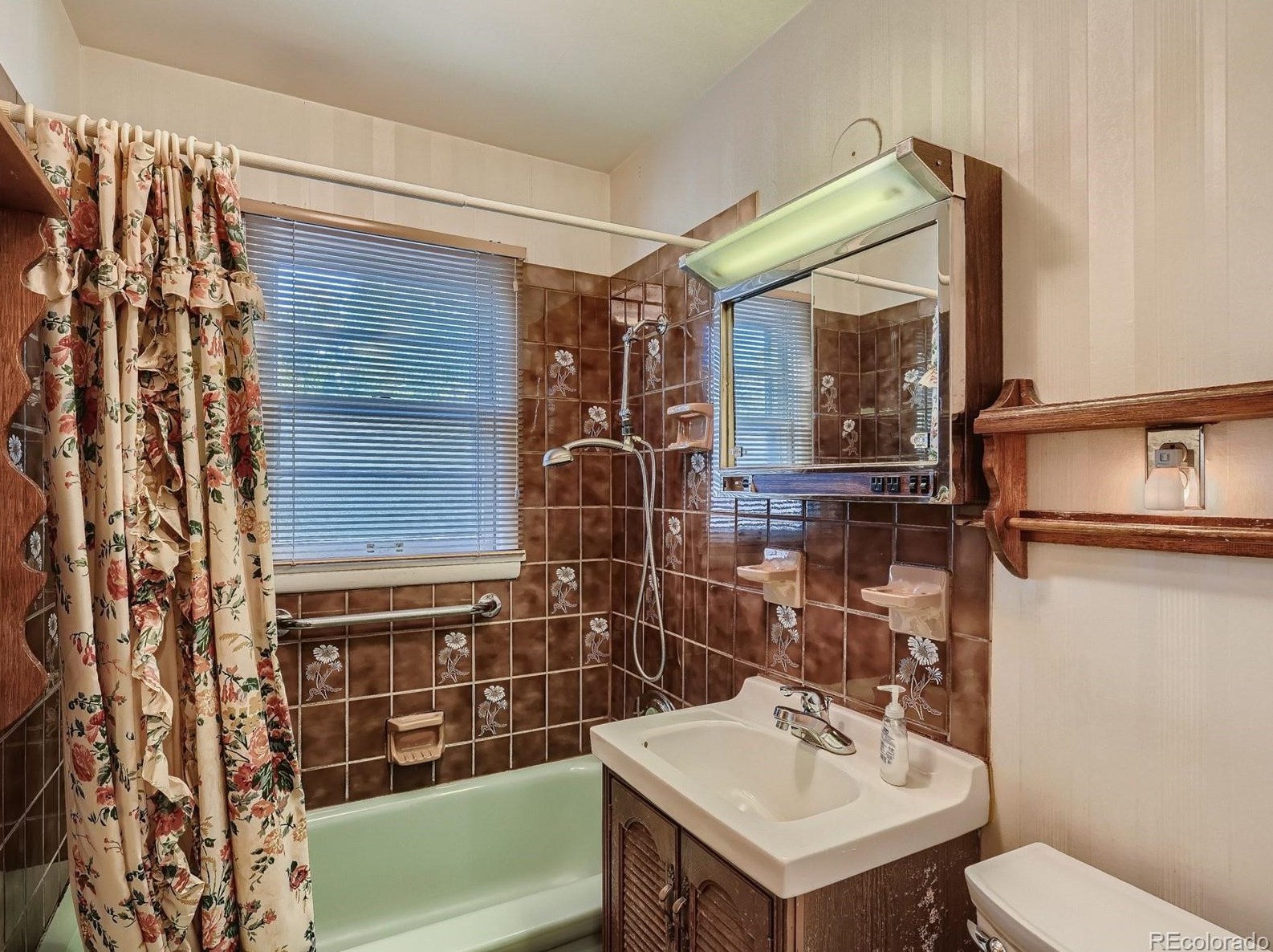 5158 Sherman St, Littleton CO 80121-8034 exterior