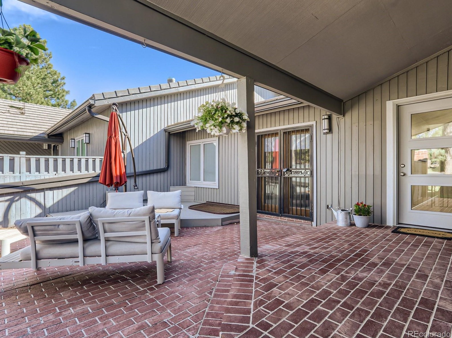 24 Beacon Hill Ln, Englewood, CO 80111