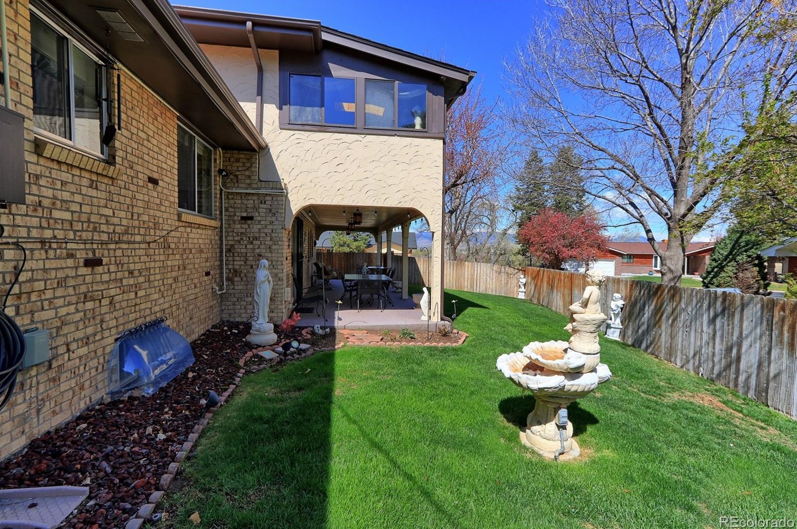 6927 Dudley Dr, Arvada CO  80004-1741 exterior