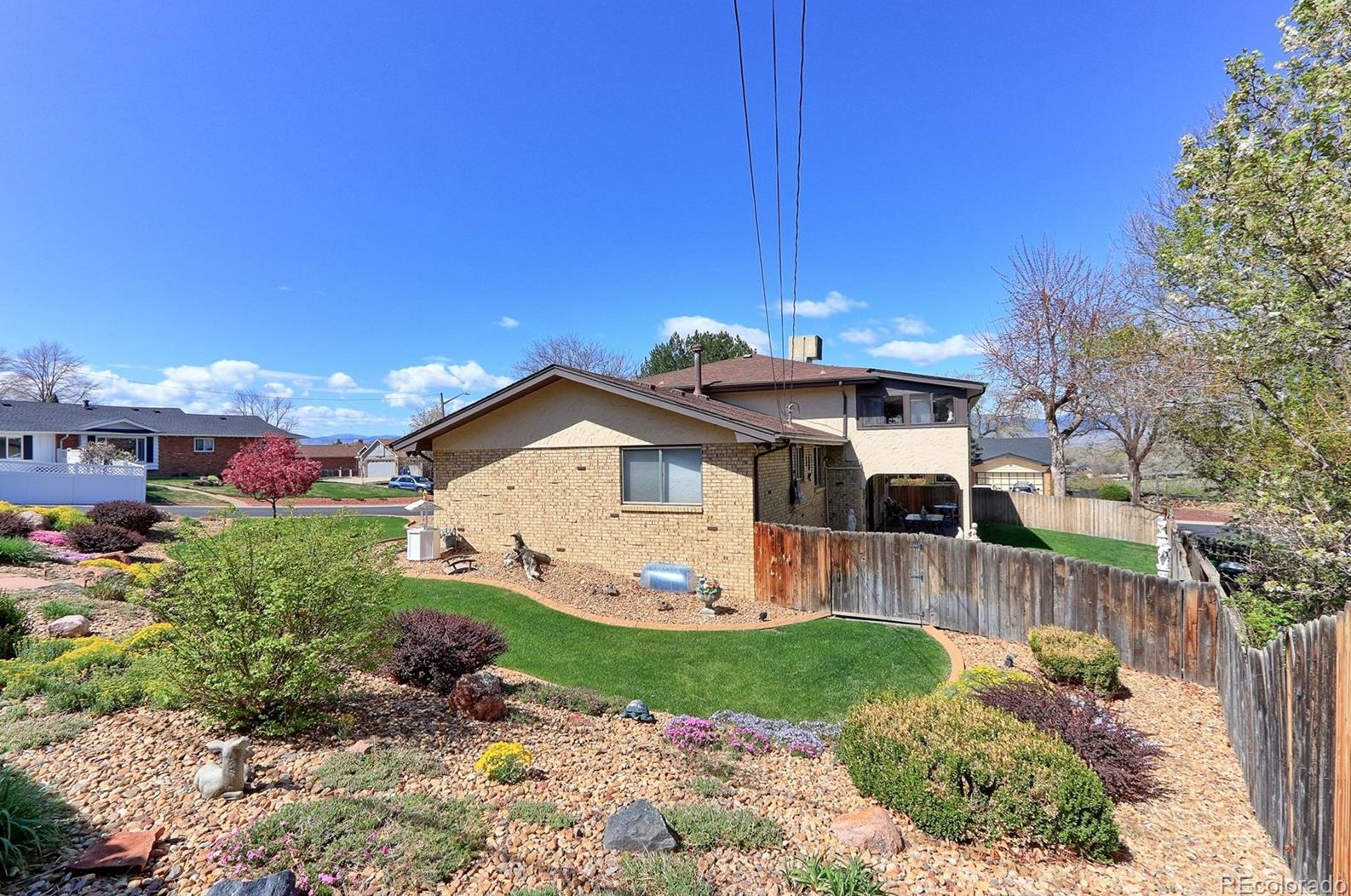 6927 Dudley Dr, Arvada CO  80004-1741 exterior