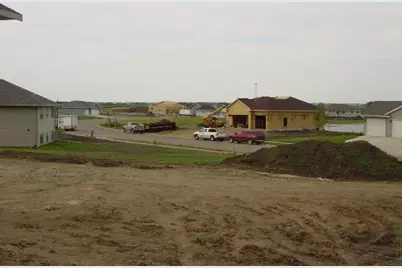 403 Sienna Ct, Marshall, MN 56258 - Photo 1