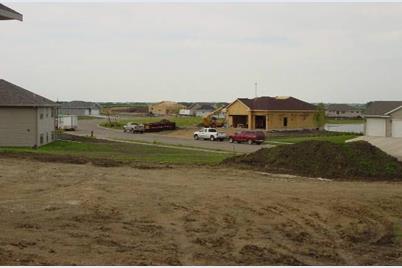 403 Sienna Ct, Marshall, MN 56258 - Photo 1