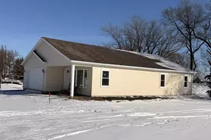 1955 Bud Rd, Windom, MN 56101 - Photo 2