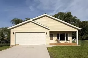 1955 Bud Rd, Windom, MN 56101 - Photo 1