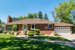 1141 Sandhurst Dr, Saint Paul MN  55113-4327 exterior