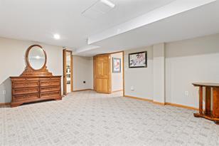 1141 Sandhurst Dr W - Photo 16