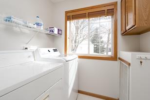 7554 Ojibway Park Bay - Photo 8