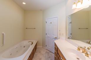 1067 Holton Ave - Photo 10