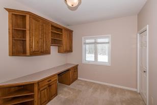 1067 Holton Ave - Photo 6