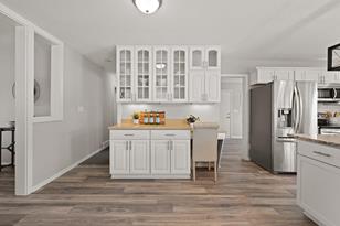 5249 W 95th St - Photo 4