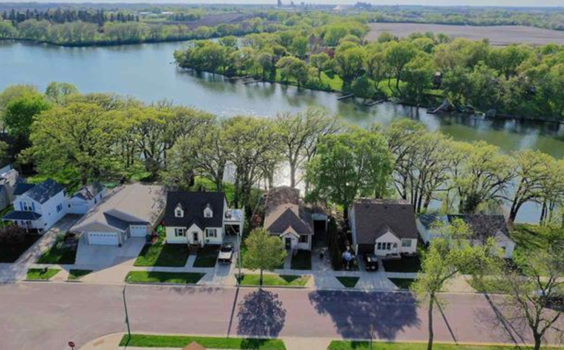 1207 N Main St, Fairmont, MN 56031