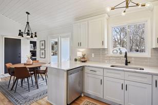 8226 Hiawatha Ave - Photo 6