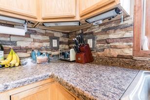 825 Springen Ave - Photo 18