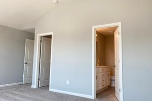 2425 Greenbriar Ln - Photo 4