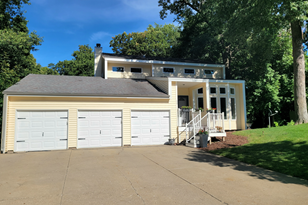 1040 Crest Ridge Ct, Orono, MN 55364