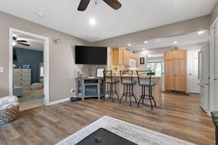 7910 Greenfield Ave - Photo 4